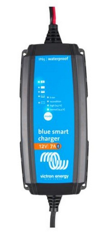 Victron Blue Smart IP65 acculader 12/7(1) 120V NEMA 1-15P Image